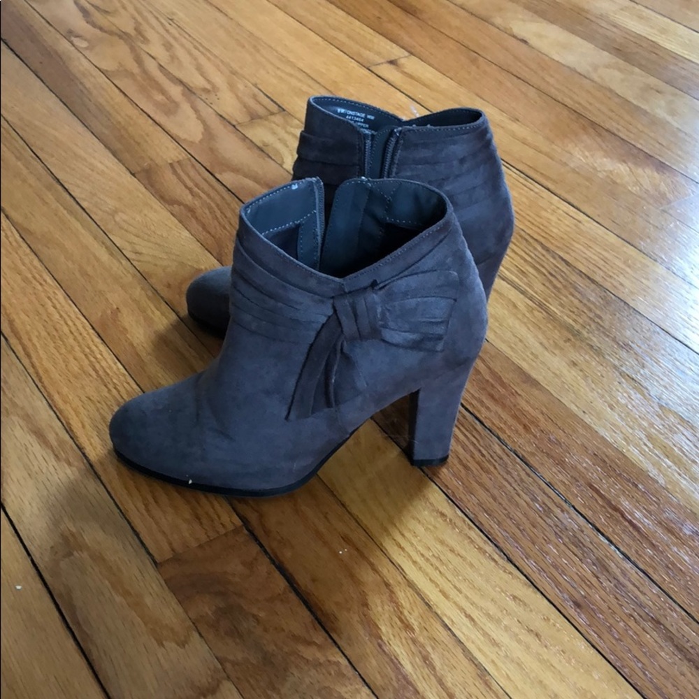 Grey dress boots